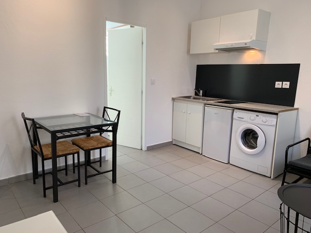 Appartement Cabrier 1 cuisine équipée résidence les cyprès vignette location de rêve en Provence