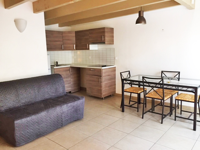 Appartement Cabrier 8 cuisine équipée et salon résidence les cyprès vignette